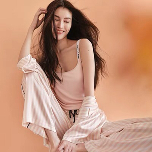 维多利亚的秘密文胸,何穗同款内衣,维秘logo肩带,聚拢美背