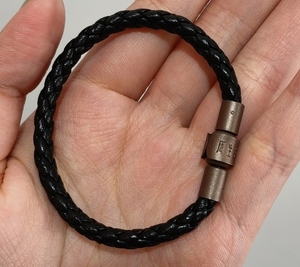 全新周生生皮绳 (扣头品质升级款)有磁吸 17cm