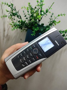 诺基亚9500纯原装8成新塞版7.0操作系统双屏幕电脑手机