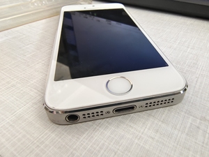 自用iphone5s 16g全网通4g白色备用机,一直带壳子