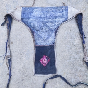 贵州绕家族蜡染背带《老土布》