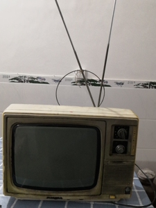 熊猫牌黑白电视机