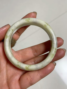 翠花岫玉翠花手镯果绿色甲翠手镯玉镯子清新绿镯子翠花手镯厚特价