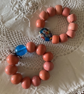 一对孩儿面老琉璃手串