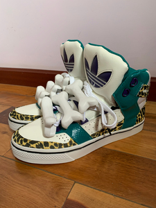 adidas jeremy scott骨头鞋,阿迪达斯三叶草