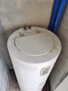 沐阳太阳能热水器桶,太阳能/电两用,全新未使用,开发商送的