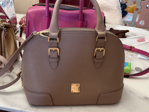 sisley希思黎女包(韩国品牌),淡淡的肉粉色,贝壳包,背