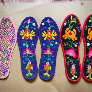 xy359049002704淘宝纯手工十字绣鞋垫,妈妈绣的,正面和背面请看图片