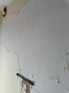 个人专业做二手房墙面翻新，对墙面开裂，空鼓，掉皮，泛黄，厕所