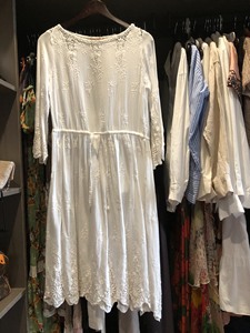 在阳光下开花100%纯棉刺绣白色连衣裙吊带裙子两件套装中长款