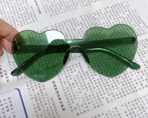 9元包邮!个性墨镜女,心形时尚眼镜大脸显瘦气质网红太阳镜