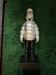 00邓南亮淘宝moncler蒙口羽绒服奢侈品限定公仔摆件0人付款500.