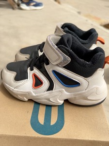 安踏小男童鞋 冬款 里加绒 皮面 28码 内长17.5厘米