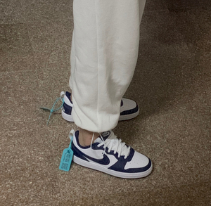 nike黑曜石 穿过几次 防盗扣剪掉了 包邮 不讲价