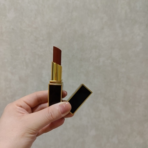 tf黑长管柔雾缎采唇膏#24号色复古陶土色,酷妹必备