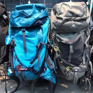 迪卡侬30l quechua户外多功能登山包双肩背包专柜代购
