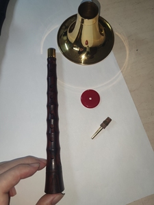 明轩坊小g调唢呐,红木料.买了3个月不到,几乎全新.现在因为