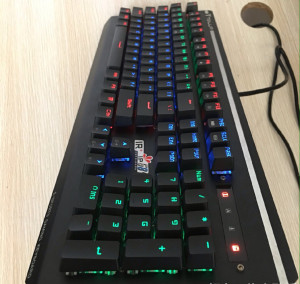 机械键盘钛伦法老之鹰青轴机械键盘鼠标