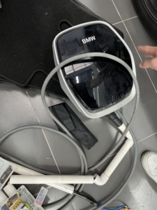 21款宝马x1原厂新能源充电桩