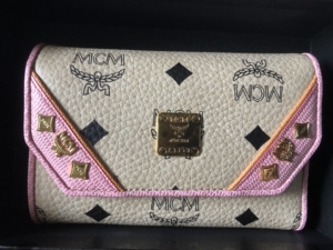 mcm女士三折钱包,别人送的闲置多年,一次没用过.盒子还在小