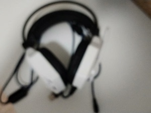 宇辉头戴式有线耳机，白色，有usb接口+3.5㎜圆口，可折叠