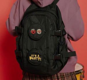 塔卡沙芝麻街联名包