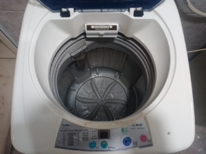 海尔全自动洗衣机,型号xqb45-10b,外观八成新左右,洗