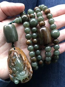 河磨玉析木绿手串