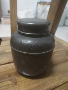 本锡茶叶罐一个，清晚期制锡大名家林克瑞作品。橡木桶型制，面蚀