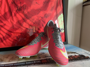 nike耐克刺客11女足配色fg42.5,全新保真.可自己鉴