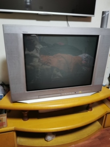 老电视机,索尼29寸显像管,功能完好,色彩依旧完好.换液晶电