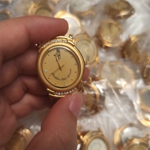 00乎兰的佐萍淘宝mack jharles真皮手表女士气质名表通勤刺绣波士顿