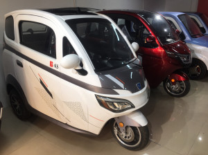 博马电动三轮车,独立悬挂减震,倒车影像,电动门窗,中控锁,一