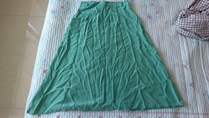 重磅真丝半身裙S码果绿色，没有洗标，买来布料做的A字裙，沙洗