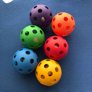 猫咪别郁闷淘宝金宝贝洞洞球早教玩具婴儿手抓球益智扣洞洞玩具早教