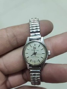 上海梅花女表,上海手表二厂,靓品全钢防震,走时续航好,长期闲