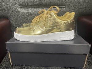 nike耐克空军一号,全新42.5吗,金色