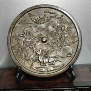 青铜铜镜,大镜子,犀牛望月,包浆淳厚自然,红斑绿绣,品相如图