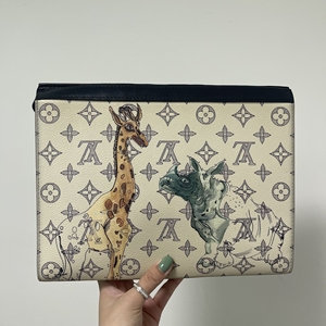 lv 限量款绝版动物园系列 手拿洗漱包 成色一般 价格弥补