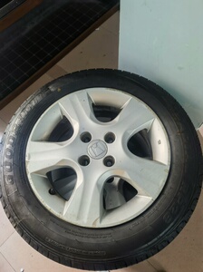 二代飞度有15寸原装轮毂,新换邓禄普轮胎下地500公里,轮胎_阿里巴巴找