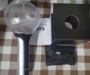 标价出防弹少年团 bts 二代应援棒army棒,全新仅拆,之
