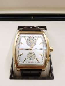 万国达文西系列iw376411经典酒桶型,表径约51x43mm,男表