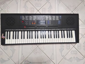 永美电子琴ym-598,36键9成新.练习用的,带琴架,支架