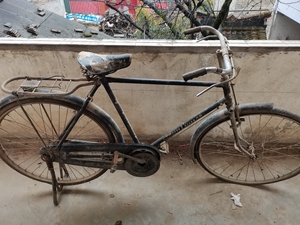 上海自行车三厂———二八大杠凤凰牌自行车一辆