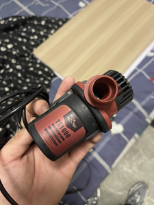 两个鱼缸水泵,变频水泵!博特1000l的140酷鱼2500l