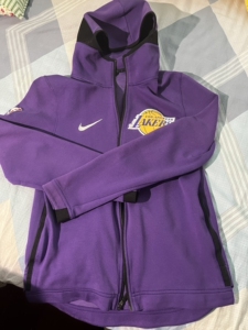 湖人队nike出场服