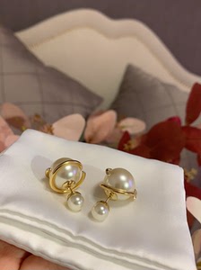 正品dior迪奥 双球珍珠耳钉 戴起来小的珍珠在前面 大的珍