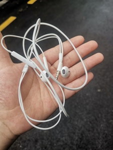 苹果耳机6代圆头国行耳机.原装二手正品!正常使用,之前苹果6