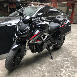 黄龙600.慢出不急,改装z1000车头,原装车头大灯都在