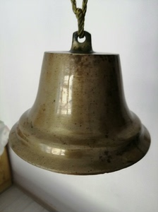 老大头铃铜钟，外型制作漂亮，高15厘米，口径17，5厘米，重
